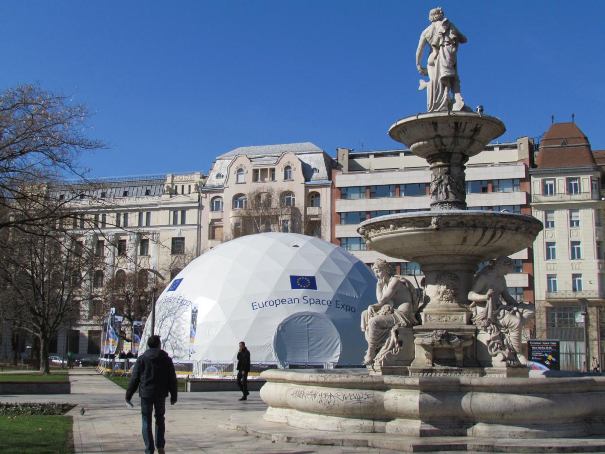 ESE was located in the centre of Budapest on Erzsébet tér. © Reynolds