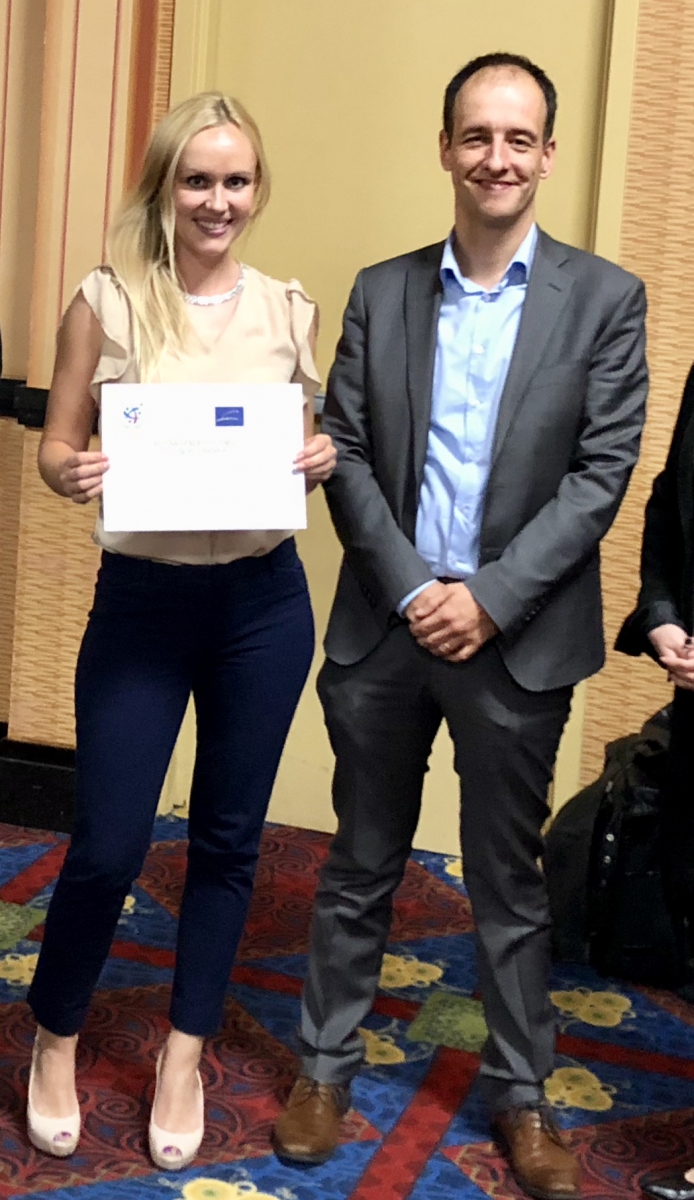 GSA’s  Rodrigo da Costa presents the award to Sissi Enestam, the recipient of the 2018 Young GSA – Space Systems Synergy 