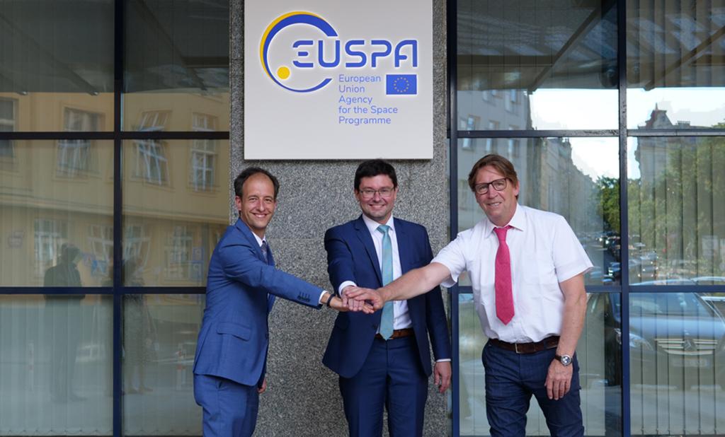 In European Union there's strength: EUSPA Executive Director Rodrigo da Costa (left) and Bruno Vermeire, Security Accreditation Board chair (right) with the newly elected EUSPA Administrative Board Chair, Vaclav Kobera. In European Union there's strength: EUSPA Executive Director Rodrigo da Costa (left) and Bruno Vermeire, Security Accreditation Board chair (right) with the newly elected EUSPA Administrative Board Chair, Vaclav Kobera.