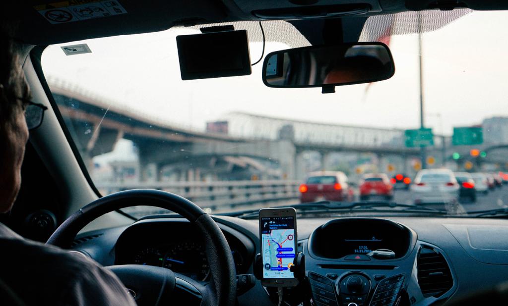 What integrity concept to develop for payment and liability critical applications in the road sector using EGNOS?