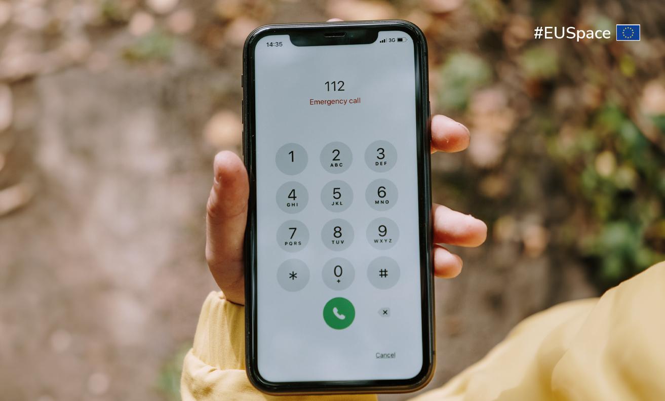 mobile phone showing 112 emergency number