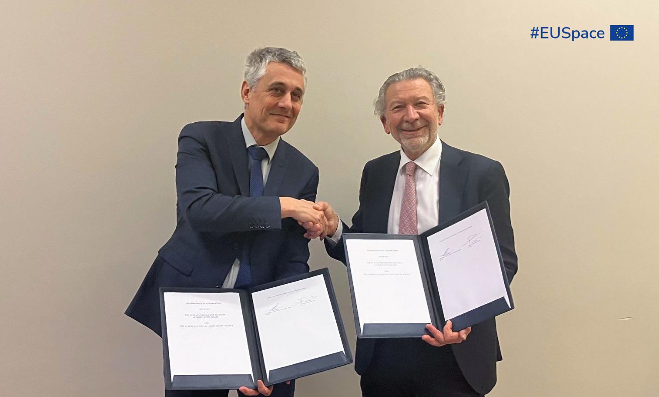 Philippe Bertrand, EUSP SAB, and Luc Tytgat, EASA, signed a MoC that will reinforce EGNOS System and Operations