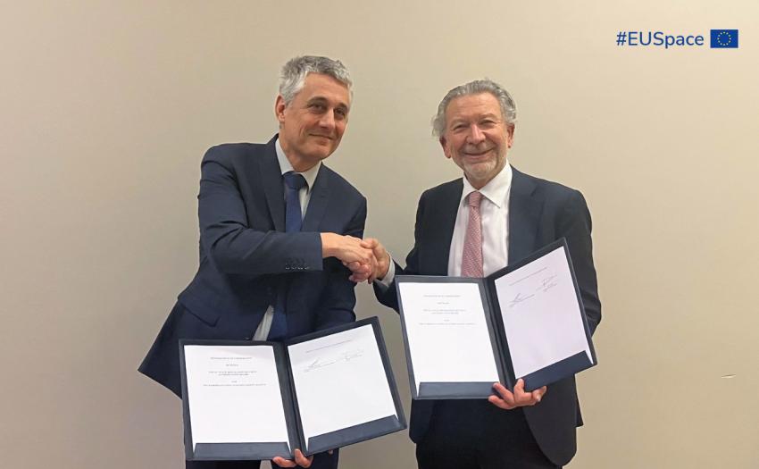 Philippe Bertrand, EUSP SAB, and Luc Tytgat, EASA, signed a MoC that will reinforce EGNOS System and Operations