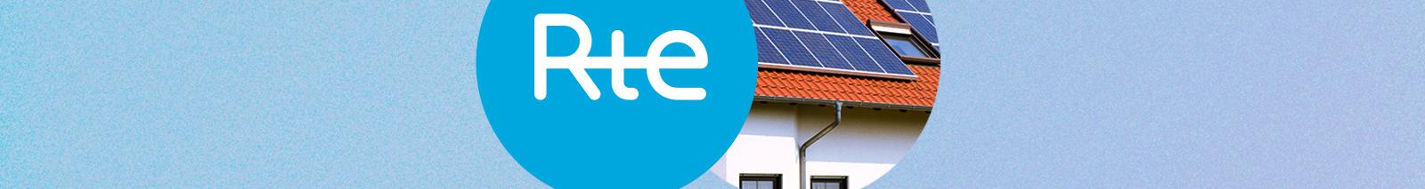Two overlapping circles on a blue background — one with the RTE logo, the other showing a house roof with solar panels under a clear blue sky.
